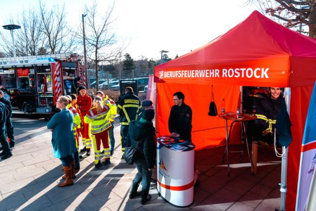 Tag der Feuerwehr auf dem Rostocker Wochenmarkt