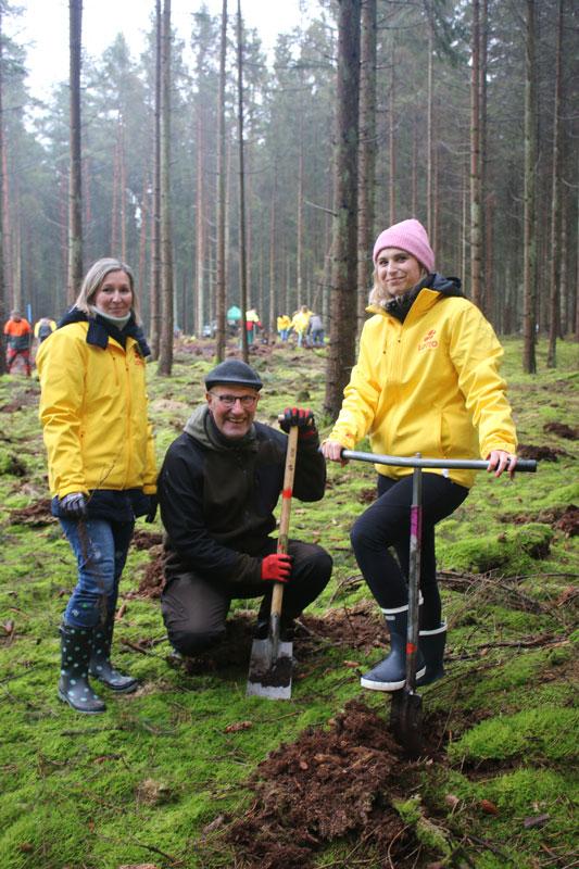 Tag des Waldes: Belegschaft von LOTTO Mecklenburg-Vorpommern pflanzt 2000 Bäume