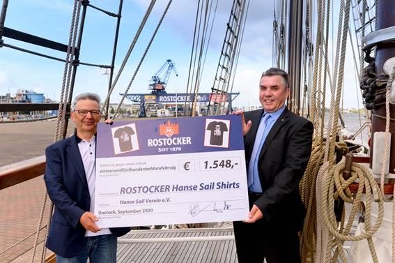 Rostocker spendet an Hanse Sail Verein