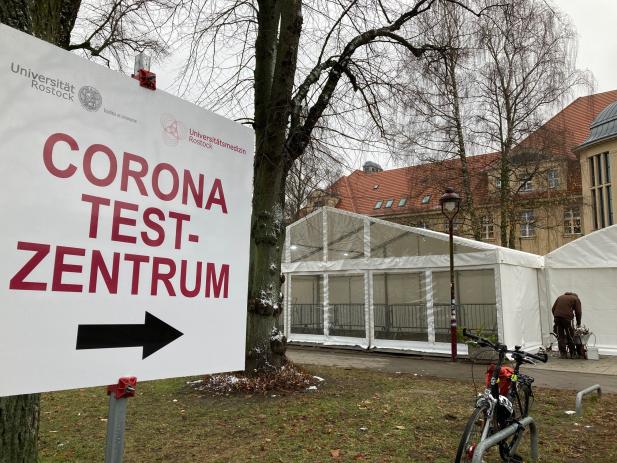 Verbesserungen für Wartende vor Corona-Testzentrum