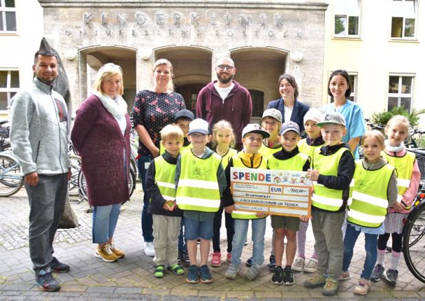 Kleine Markthändler sammeln 900 Euro für die Kinderonkologie