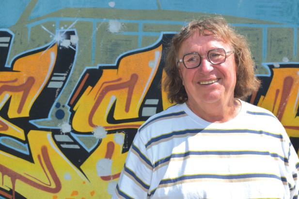 Jens Anders in der „Alten Schmiede“ zwischen Kuchen und Vorstandsnachwuchs