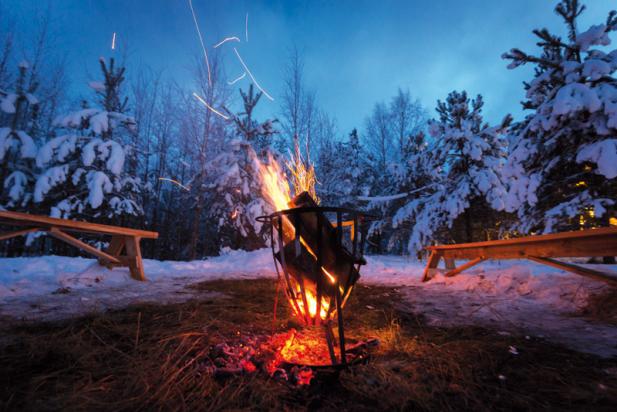 Wintergrillen mit Bratwurst, Steak und Glühwein