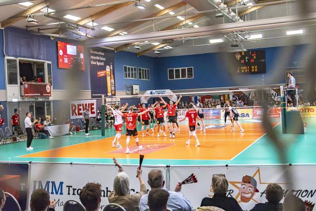Aufschlag für die zweite Runde