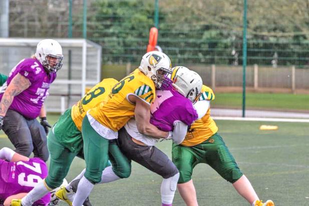 Ayo Oyelola verstärkt die Verteidigung der Griffins