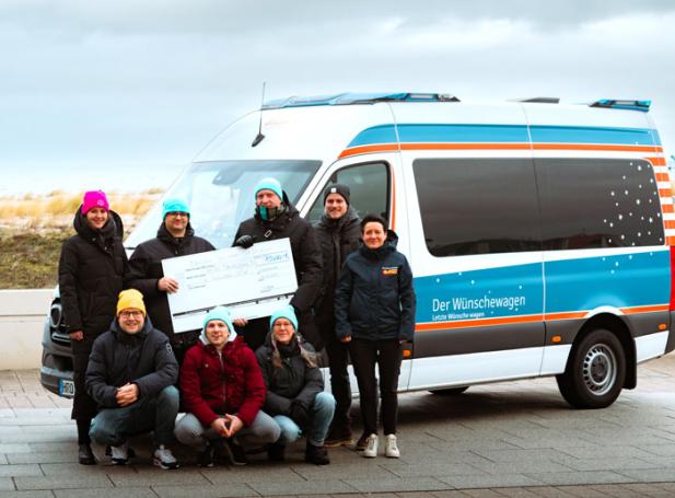 Rostock News: Eiskalt den Wunsch erfüllt. Eisbademeisters sammeln 15.000 € für den Wünschewagen