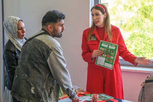 Rostock News: Vierte Jobmesse für Zugewanderte in Rostock: Direktkontakt statt Bewerbungsflut