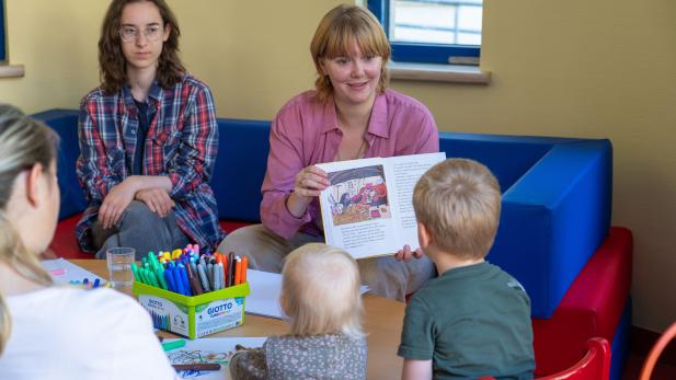 Junge Patientinnen und Patienten der Kinderklinik lassen Janoschs Geschichten lebendig werden