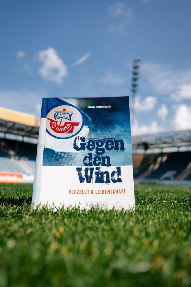 Hinstorffs „Hansa Rostock. Gegen den Wind“ für „Fußballbuch des Jahres 2023“ nominiert 