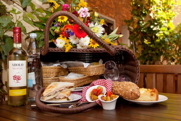 Picknickkorb der Weinwirtschaft zu gewinnen!