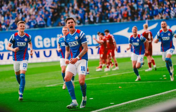 Rostock News: FCH VERLÄNGERT LANGFRISTIG MIT LUKAS WALLNER