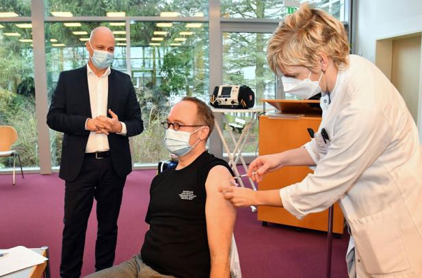 Zweite Impfung für 200 Mitarbeiter am Klinikum Südstadt