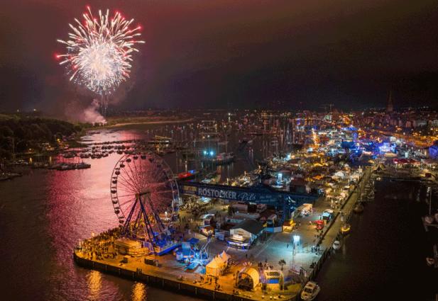 OSTSEE-FEUERWERK UND PYRO-MUSICAL: DIESE SPEKTAKEL SIND ZUR HANSE SAIL IN ROSTOCK GEPLANT