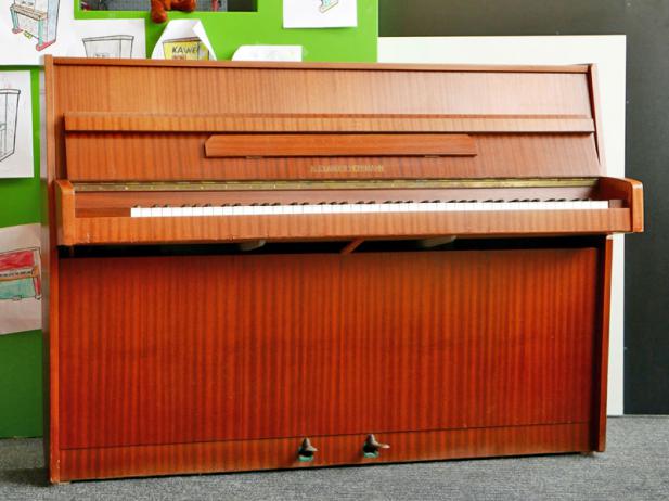 Piano Centrum Rostock spendet Klavier für die Flüchtlingshilfe!