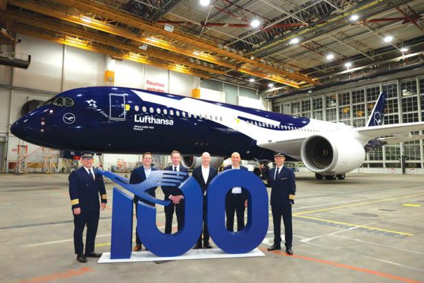 Patenflugzeug hat Jubiläums-lackierung