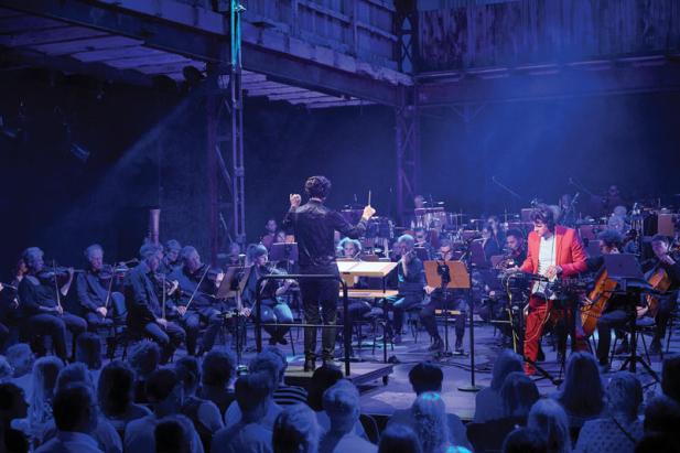 Orchestral-elektronisches Groove-Feuerwerk in der Halle 207