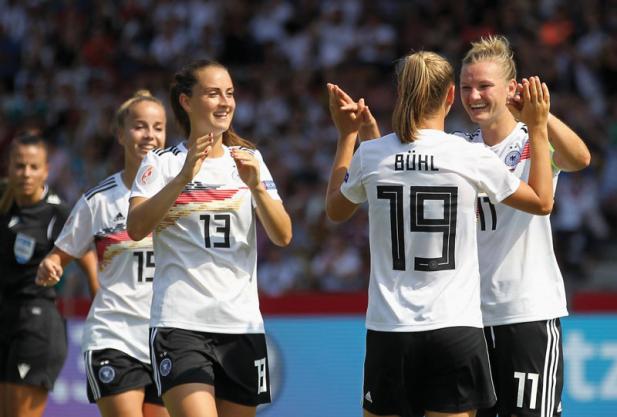 DFB-Frauen im Ostseestadion 
