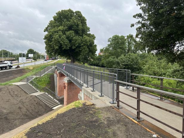 Rostock News: Historischer Aussichtspunkt wieder erreichbar: Neue Fußgängerbrücke am Kanonsberg eröffnet