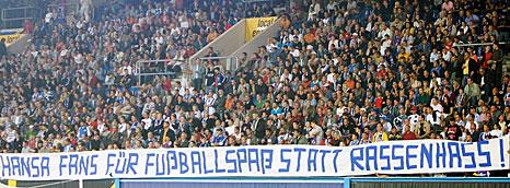 Rote Karte für Pastörs – Hansa-Rostock-Fans jagen NPD aus dem Stadion